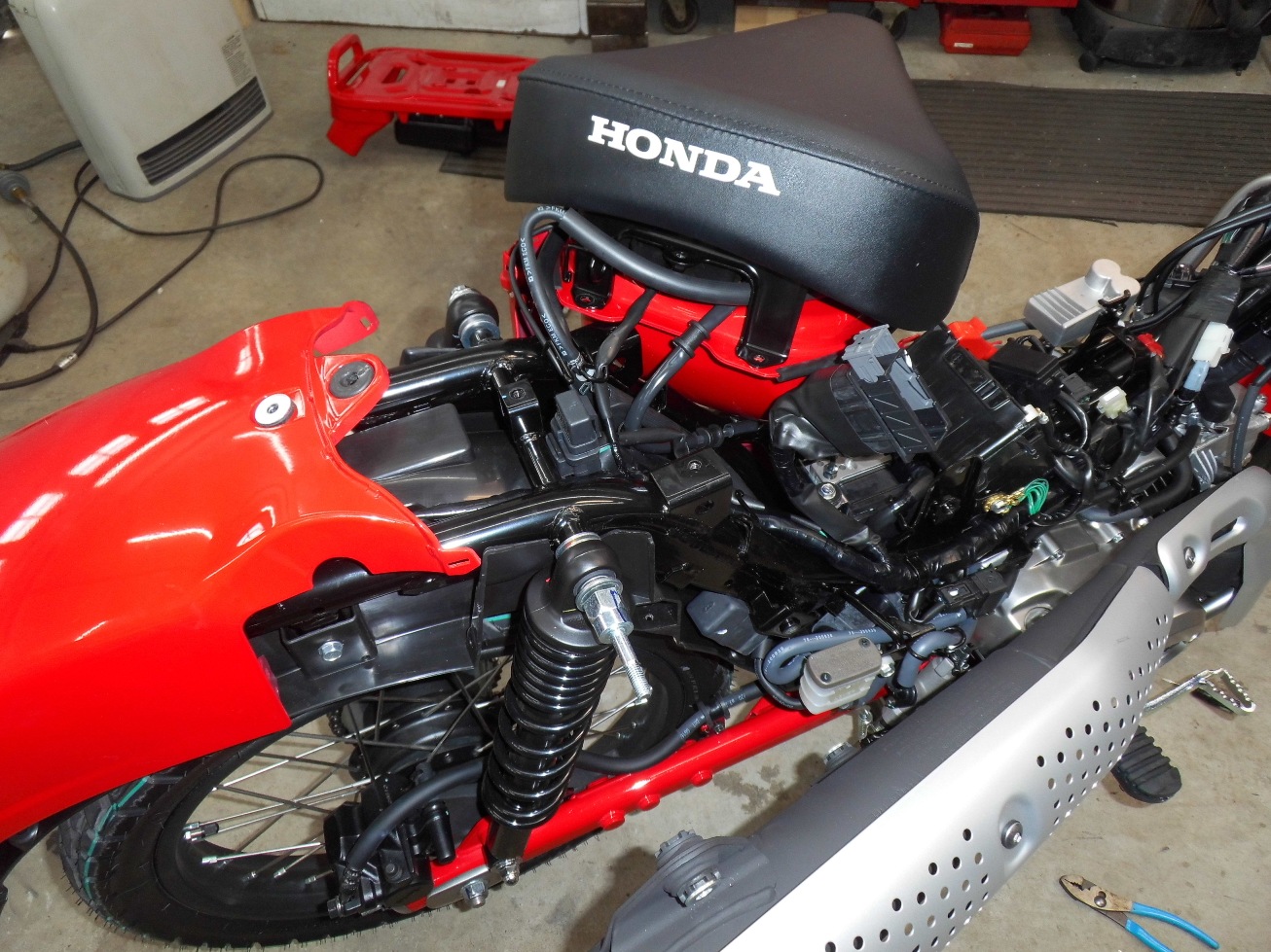 pics of most of bodywork off Honda Trail 125 Forum